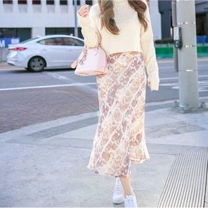 Revolve Lovers and Friends Madalena Midi Skirt XS in Blush Snake Print EUC